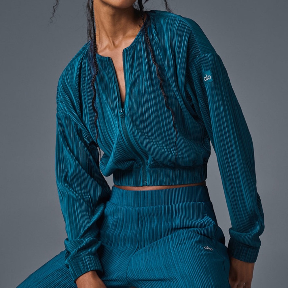 NWT Alo Yoga Cropped Micro Plisse Jacket in Eclipse Blush